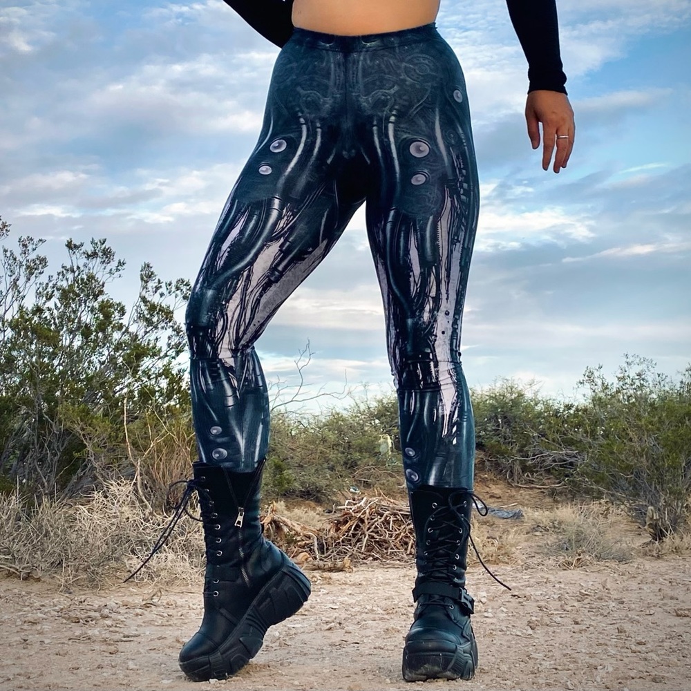 SOLD do not purchase▪️ Blackmilk Mechanical Leggings ▪️